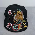 Schwarze Snapback Cap mit detailreicher Adler- und Drachenstickerei im Japan-Stil - Schwarzer Adler-Drachen-Stil