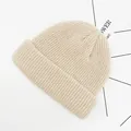 Bonnet en grosse maille hiver couleur beige crème avec un design classique à revers - Taille Unique (élastique réglable) / Beige