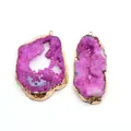 Paarse druzy agaat hanger met vergulde randen en natuurlijke minerale kristaltextuur - Klein (25-35mm) / Roze