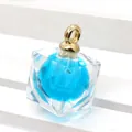 Hemelblauwe acryl geometrische hanger met heldere schelp en gouden metalen ring - Vierkant / Meerblauw