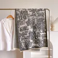 Sciarpa reversibile con motivo pied-de-poule e stampa Toile de Jouy con frange - 185cm / Grigio
