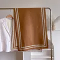 Schal in Kaschmir-Optik in Karamell mit weißen Doppelstreifen und feinen Fransen - 180cm / Khaki