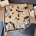 Bufanda cálida de mujer jacquard girasol camello con bordes de flecos - Negro