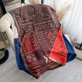Ethno-Kaschmir-Schal mit geometrischem Muster in Dunkelbraun und Königsblau mit Fransen - Kaffeebraun