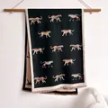 Dettaglio sciarpa double-face in finto cashmere con motivo leopardato e frange fini - Nero