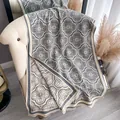 Dicker Vintage-Jacquard-Schal mit Quasten in Grau und Beige und Blumenmustern - 185cm / Grau
