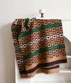 Écharpe en maille avec motif ours de dessin animé et damier coeur en café et beige - Café