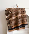 Écharpe d'hiver à carreaux avec motifs ours et cœurs et franges en marron et noir - Calicot