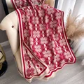 Bufanda de cachemira gruesa en color burdeos con patrones geométricos y flecos para invierno - Rojo
