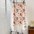 Scialle etnico bianco sporco con ricami floreali paisley e frange decorative - 185x65cm / Bianco