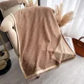 Sciarpa classica double-face in cashmere sintetico con motivi geometrici marroni e beige - 180cm / Cachi