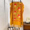 Écharpe en cachemire jaune avec broderie de grenade et franges de style ethnique - Jaune