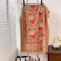 Écharpe en cachemire camel avec broderie de grenade et finitions à franges - Kaki