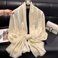 Eleganter beigefarbener Seidenschal mit Bär- und Herz-Jacquardmuster sowie Fransen - Tsm-155 Aprikose