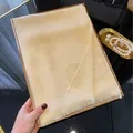 Écharpe en soie synthétique champagne doré avec motifs camélia et franges - Tsm-444 Abricot