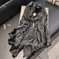 Pañuelo de seda gris oscuro con estampado de leopardo y brillo plateado - Negro