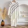 Poncho en tricot crème avec rayures colorées et détails de franges longues - 80*97cm / Blanc
