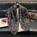 Elegante foulard nero leopardato in cotone e lino con fili di seta metallizzati lucidi - Nero