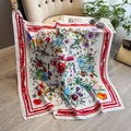 Carré de soie élégant 90cm avec imprimé floral et bordure rouge vintage chic - Rouge