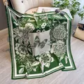 Carré de soie de 90cm élégant avec imprimé floral vintage et papillon en vert foncé - Vert