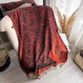 Scialle pashmina vintage bordeaux con motivo paisley e frange per moda autunno inverno - Nero Rosso