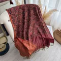 Ethno-Kaschmir-Schal mit Paisleier mit Paisleymuster in Weinrot und Fransen für Damen im Vintage-Stil - Schwarz Rot / 195x70