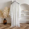 Elegante witte bloemen kant cardigan met bohemien franjes en een open voorkant - Wit