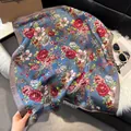 Elegante foulard di seta 70cm blu grigio con rose rosse e bordi in raso liscio - 70fj-499-blu Scuro / 70*70