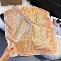 Carré de soie ivoire élégant avec motifs paisley orange et imprimés floraux vintage - 70fj-475-orange / 70*70
