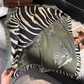 Vierkante donkergroene zijden sjaal met zebraprint rand en dierenpatronen - Donkergroen Zebra Patchwork Stijl / 70x70cm / Groen