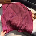 Vierkante zijden sjaal in donker bordeaux met witte micro druppelpatronen op pluche - Wijnrood Traanmotief Stijl / 70x70cm / Wijnrood