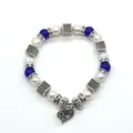 Bracciale di perle blu e perle naturali bianche con un ciondolo a cuore in argento puro - Stile con perline blu scuro / Blu
