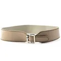 Dettaglio cintura a corsetto beige con fibbia argento e cuciture nere a contrasto - 19-Beige Largo Fibbia Corsetto
