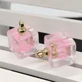 Ciondolo cubico in acrilico rosa con anello dorato per collane e gioielli fai-da-te - 12x18mm / Rosa