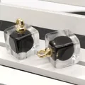 Pendente a cubo in acrilico con sfera nera e anello dorato in finitura trasparente - 12x18mm / Nero