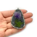 Pendentif goutte en résine avec pierre violette, mousse verte et strass argentés - Micro Paysage de Pierre Brute Violette (5#)