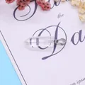 Διάφανο εξαγωνικό κρυστάλλινο μενταγιόν με ασημένιο κούμπωμα σε διακοσμητική κάρτα - Λευκός κρύσταλλος