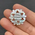 Perle ronde en nacre en forme de fleur avec découpe en cœur et éclat perlé naturel - No.9 Style Diamant Coeur Rond (25mm)