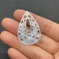 Pendentif goutte en nacre blanche avec des gravures creuses délicates et élégantes - No.11 Style de Motif de Feuillage en Goutte d'eau (26x37mm)