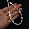 Makroaufnahme von Marquise-Muschelperlen mit Perlmuttglanz für DIY-Schmuckzubehör - Navetteschliff / 10x15mm (1 Schnur)