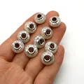 Makroaufnahme von Mosaikperlen aus Naturmuscheln mit großen Löchern für DIY-Schmuck - Weißes Mosaik Silberkern (Stil 2)