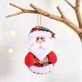 Dettaglio addobbo Babbo Natale in tessuto con cappello a quadri e rami decorativi - Babbo Natale in Tessuto a Scacchi