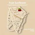 Détails du crochet d'un bandana beige fait main avec broderies de cerises élégantes - Taille unique / Tournesol - Cerise