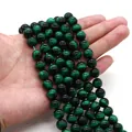 Dettaglio macro di perle naturali in occhio di tigre verde scuro con riflessi di luce cat-eye - Stile 4mm (10g) / Verde (N. 8)