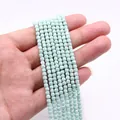 Primer plano de cuentas de piedra facetadas verde menta para crear joyas de DIY - 2.5x2.5mm / Verde menta