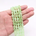 Detailopname van gefacetteerde lichtgroene ovale natuurstenen kralen voor sieraden - 4x6MM / Lichtgroen