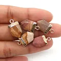 Vijf schildvormige natuurstenen met gouden metalen ringetjes voor doe-het-zelf hangers - Jaspis