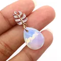Pendentif en opale en goutte avec fermoir feuille dorée et zircon pour colliers - Opale
