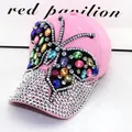 Berretto da baseball in denim rosa con farfalla di cristallo colorata e visiera con strass - Farfalla Strass Colorata Stile Rosa / Rosa