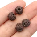 Vier bruine vulkanische lavastenen kralen voor DIY sieraden getoond in een hand - 8mm / Nr. 7 (1074-T250630006)